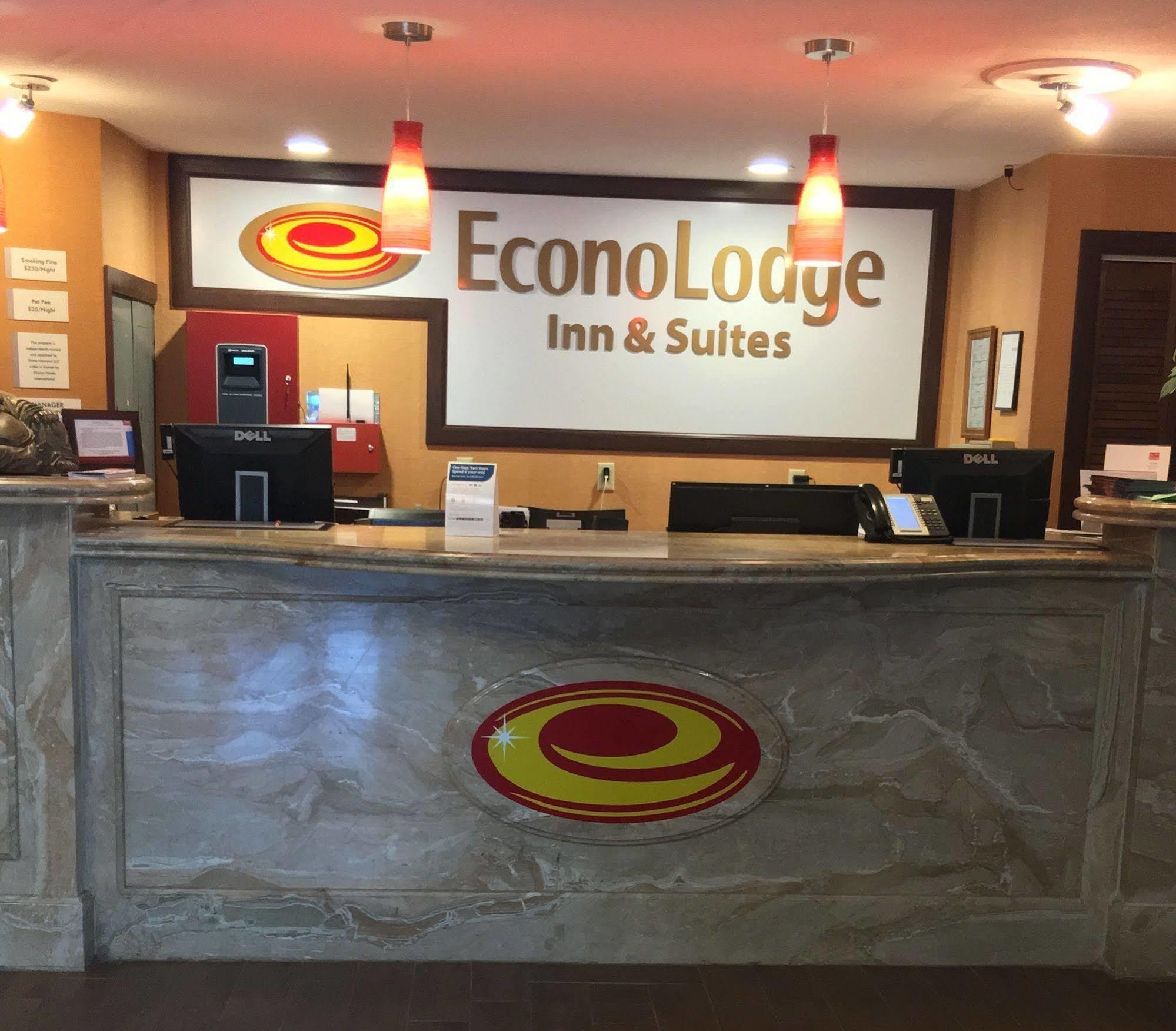 Econo Lodge Inn & Suites Stevens Point Exterior foto